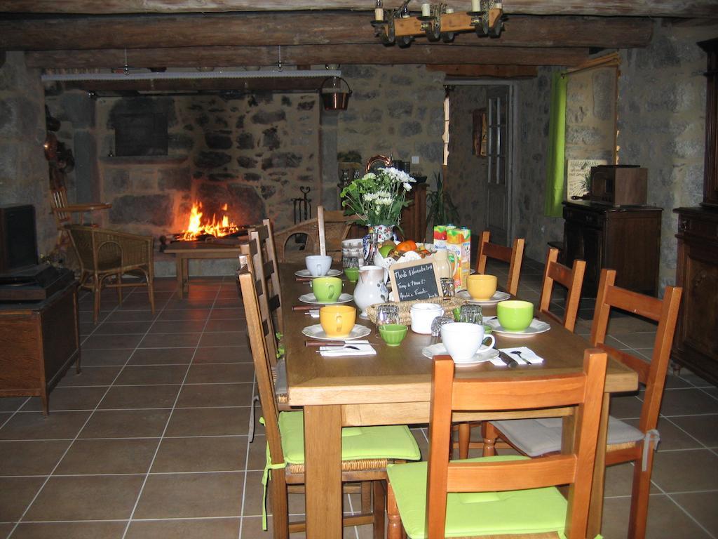 לינה וארוחת בוקר Medeyrolles La Ferme Des Genets מראה חיצוני תמונה